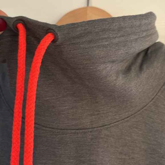 Cowl neck active cropped top - Picture 6 of 6